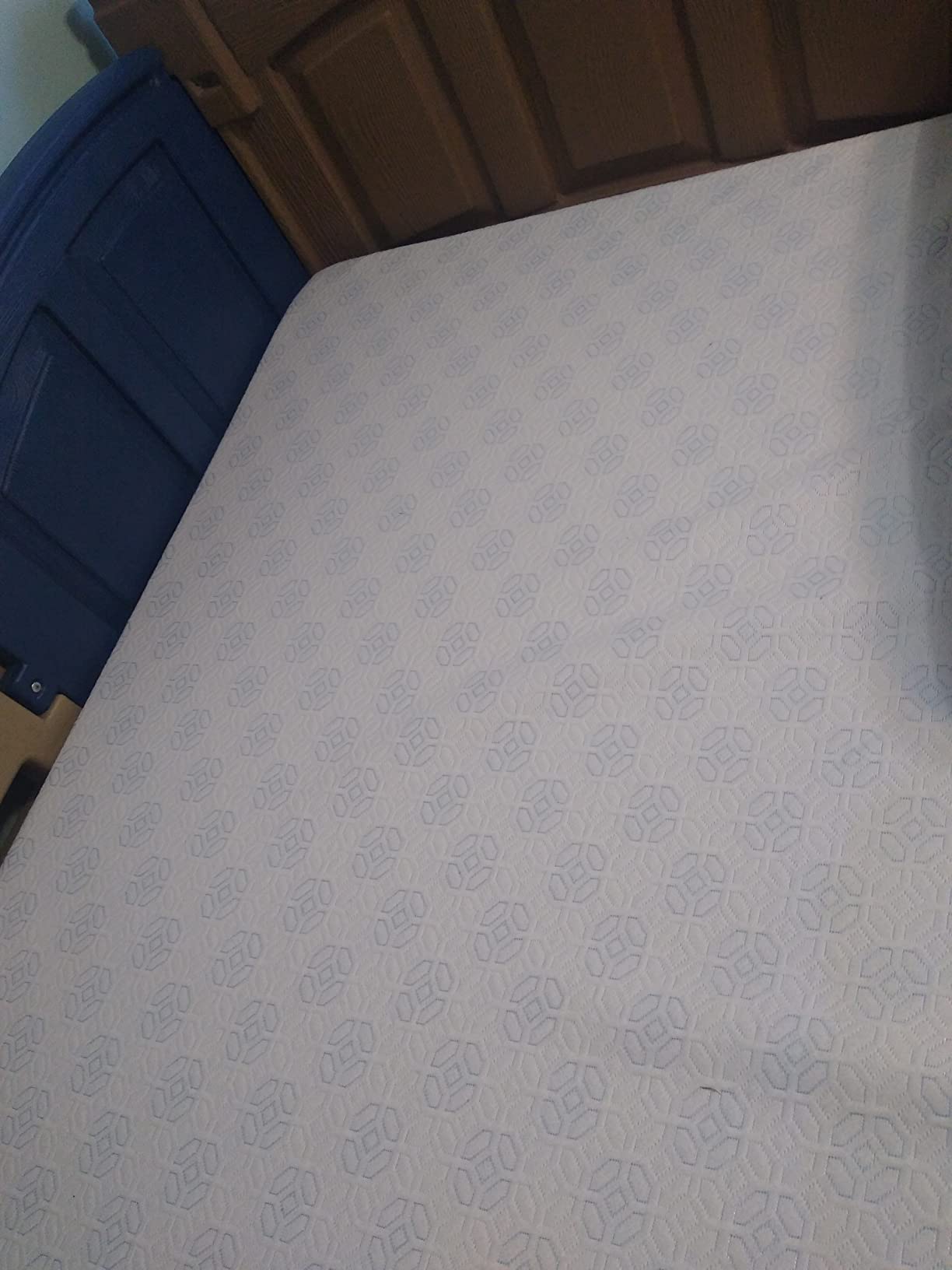 Linenspa Waterproof Mattress Protector, Queen Size - Fitted Sheet Style, Breathable, Machine Washable & Dryer Safe, White customer photo 2