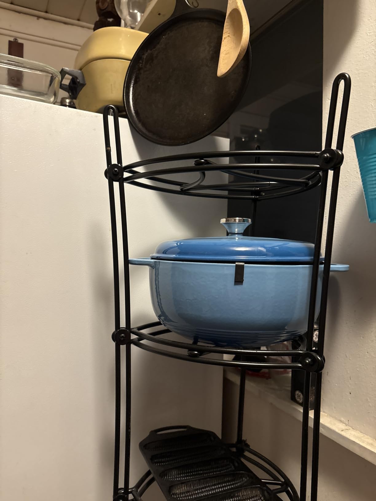 Lodge Essential Enamel Cast Iron Dutch Oven, 6 Quart, Oyster White | Ideal for Bread Baking, Braising, Marinating & Slow Cooking, Features Moisture-Sealing Lid & Dual Handles customer photo 2