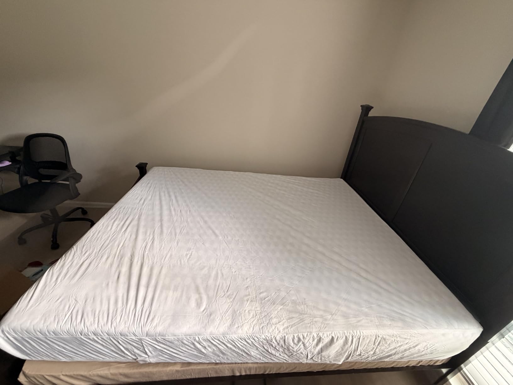 Utopia Bedding Waterproof Mattress Protector Queen Size, Zippered Mattress Encasement Bed Bug and Dust Mite Proof, Absorbent Six-Sided Mattress Cover customer photo 1