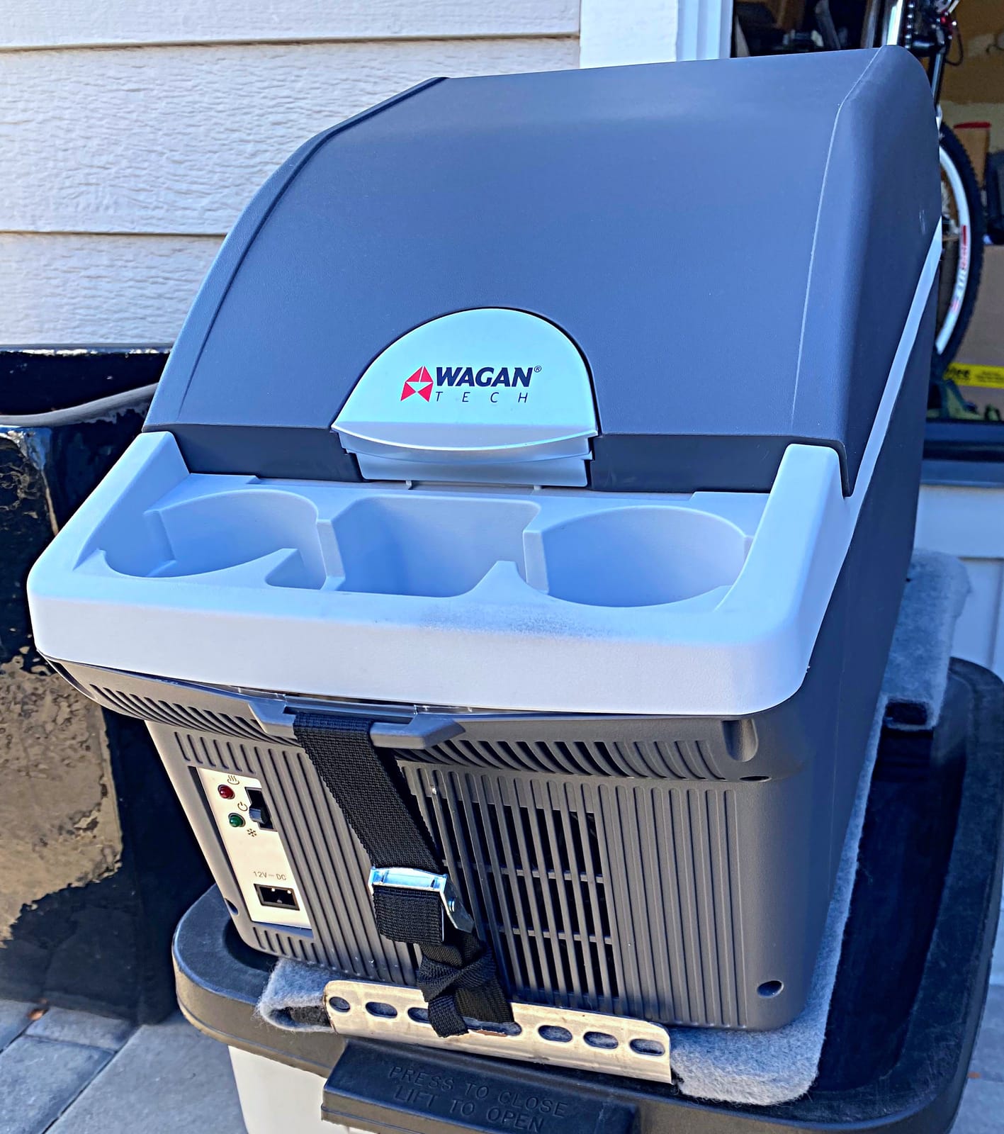 Wagan EL6214 Personal Thermoelectric Cooler/Warmer, 14 Liter Capacity, Portable Electric Car Cooler with 12/24V DC, 12V Small Fridge for Car, RV, and Camping Use, UL Listed customer photo 1