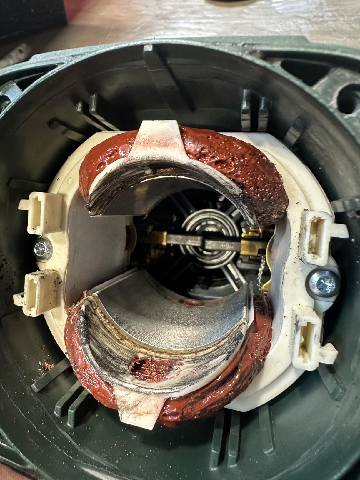 Metabo 9-Inch Angle Grinder, 6,600 RPM, 15.0 Amp W/Lock-On Trigger, Performance Angle Grinder, W24-230 MVT, 606467420, Green customer photo 1