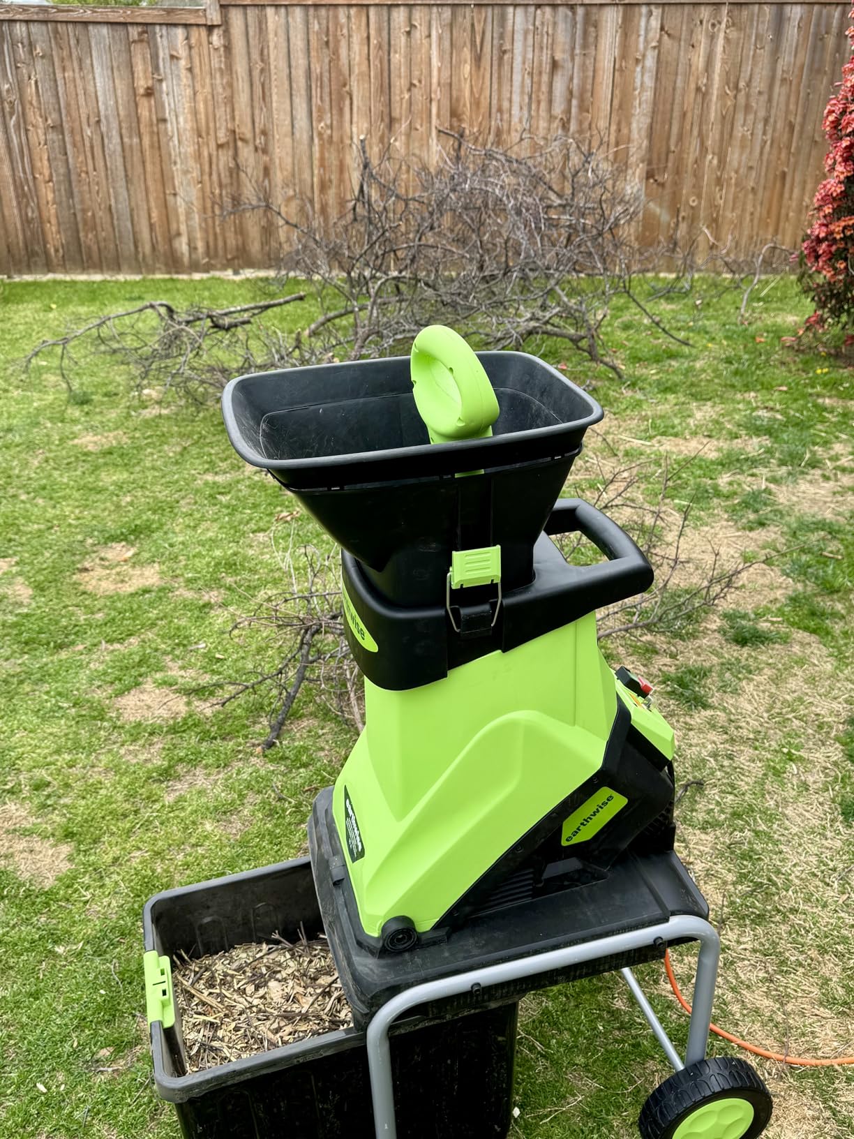 Earthwise GS70015 15-Amp Garden Corded Electric Chipper, Collection Bin customer photo 2