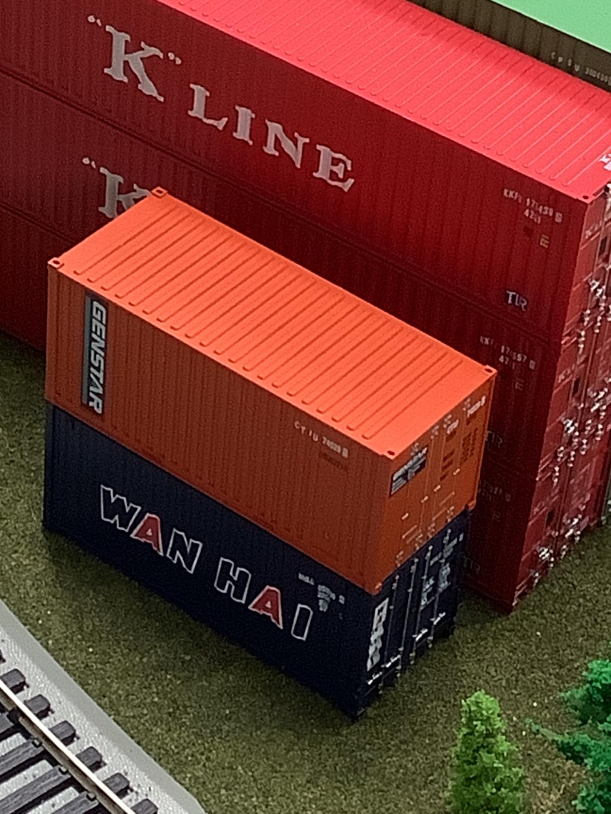 Walthers SceneMaster 20' Corrugated Container with Flat Panel - Evergreen 949-8002 HO Scale Model Railroad - Freight Model customer photo 1