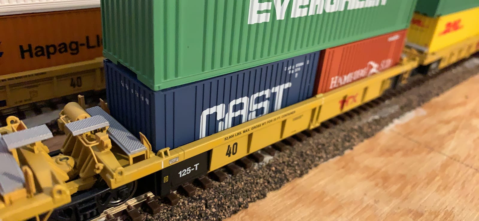 Walthers SceneMaster 20' Corrugated Container with Flat Panel - Evergreen 949-8002 HO Scale Model Railroad - Freight Model customer photo 2
