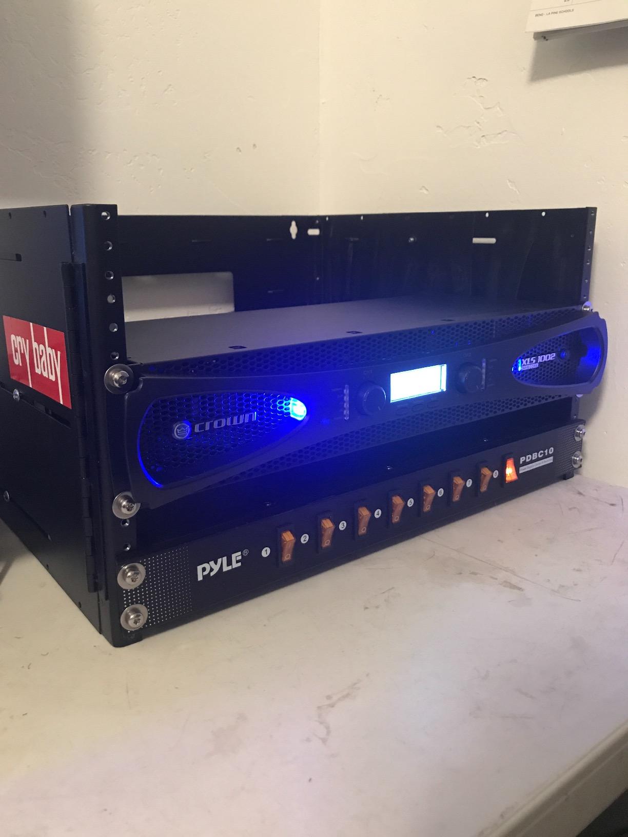 Crown XLS1002 2-Channel Class D DriveCore Professional Power Amplifier with DSP, Band Pass Filters & Peakx Limiters. XLR/RCA Inputs, 350W at 4 Ohm, PureBand Crossover System. Black customer photo 1