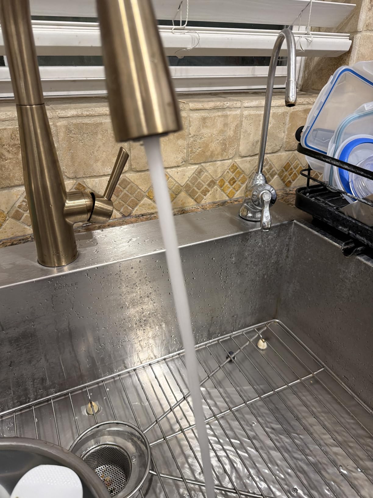 Delta Essa Brushed Nickel Kitchen Faucet with Pull Down Sprayer, Modern Single Hole Kitchen Sink Faucet, Single Handle, Arctic Stainless 9113-AR-DST customer photo 2