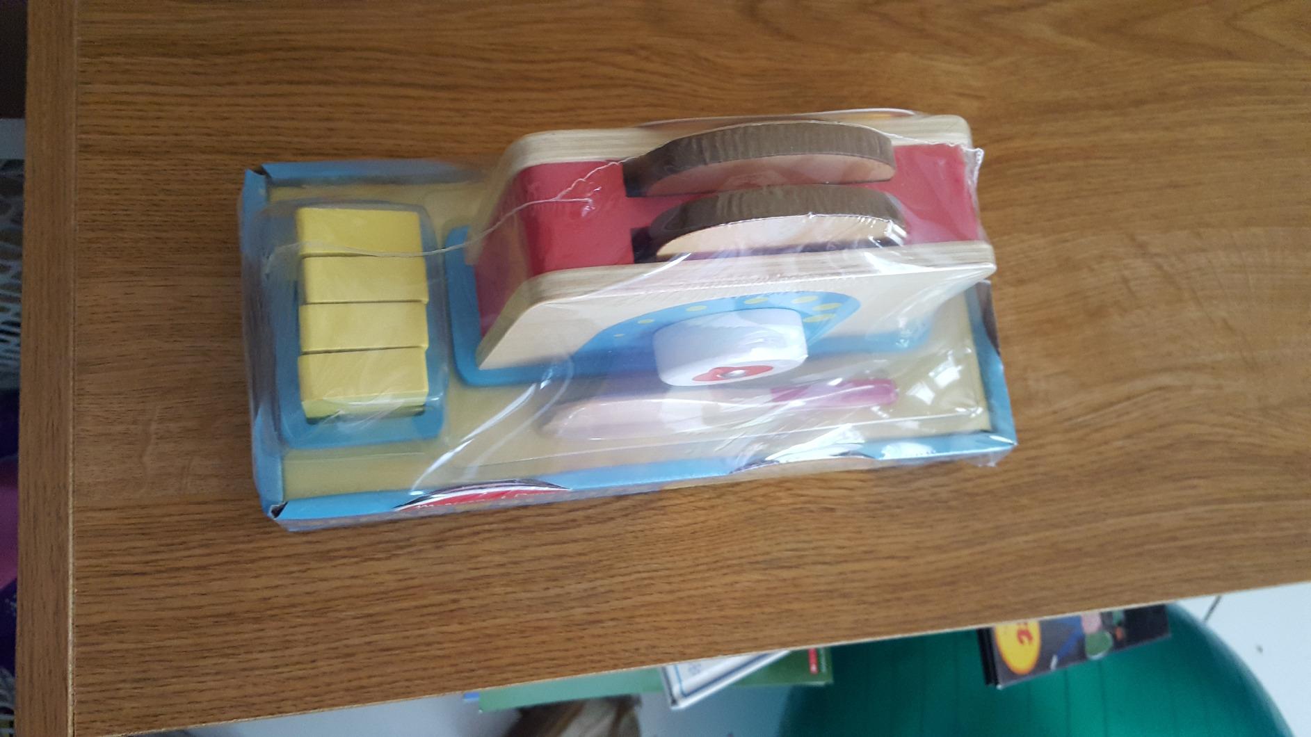 Melissa & Doug Bread and Butter Toaster Set (9 pcs) - Wooden Play Food and Kitchen Accessories customer photo 2