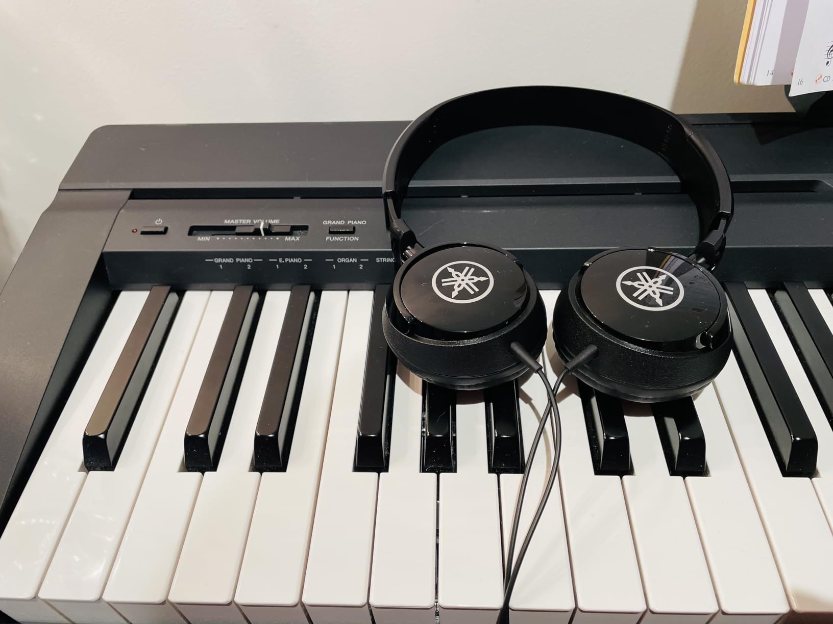Yamaha HPH-100B Dynamic Closed-Back Headphones, Black customer photo 2