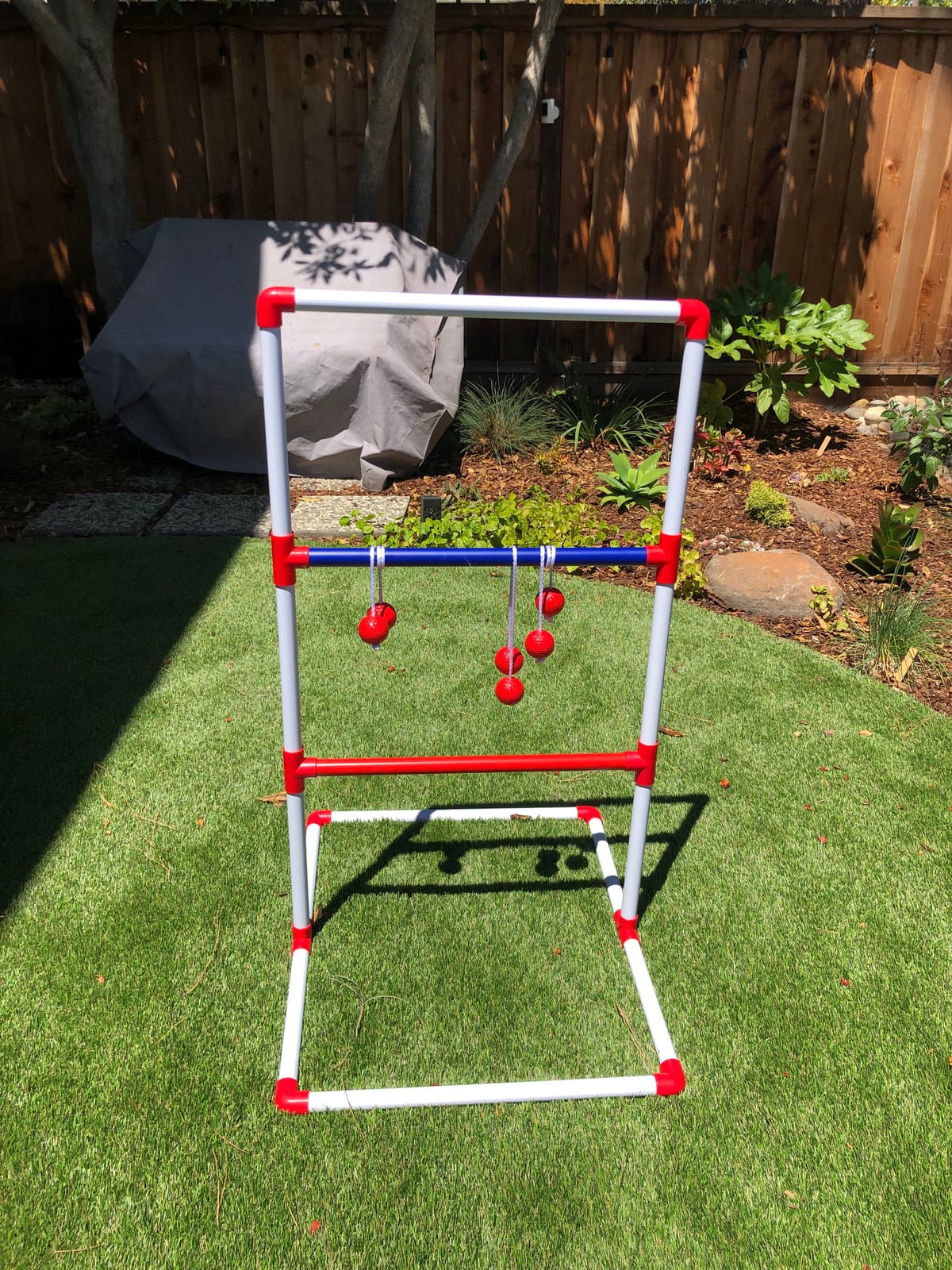 Amazon Basics Portable Ladder Toss Outdoor Game Set with Carrying Case, Simple to Assemble, Red/Blue customer photo 2