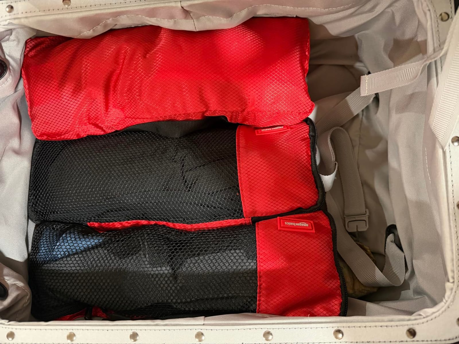 Amazon Essentials 4-Piece Packing Cubes Travel Accessories Set, Luggage Organizer, Suitcase Organizer with Double Zipper, Mesh Top, Space-Saving, Large, Gray (Previously Amazon Basics) customer photo 2