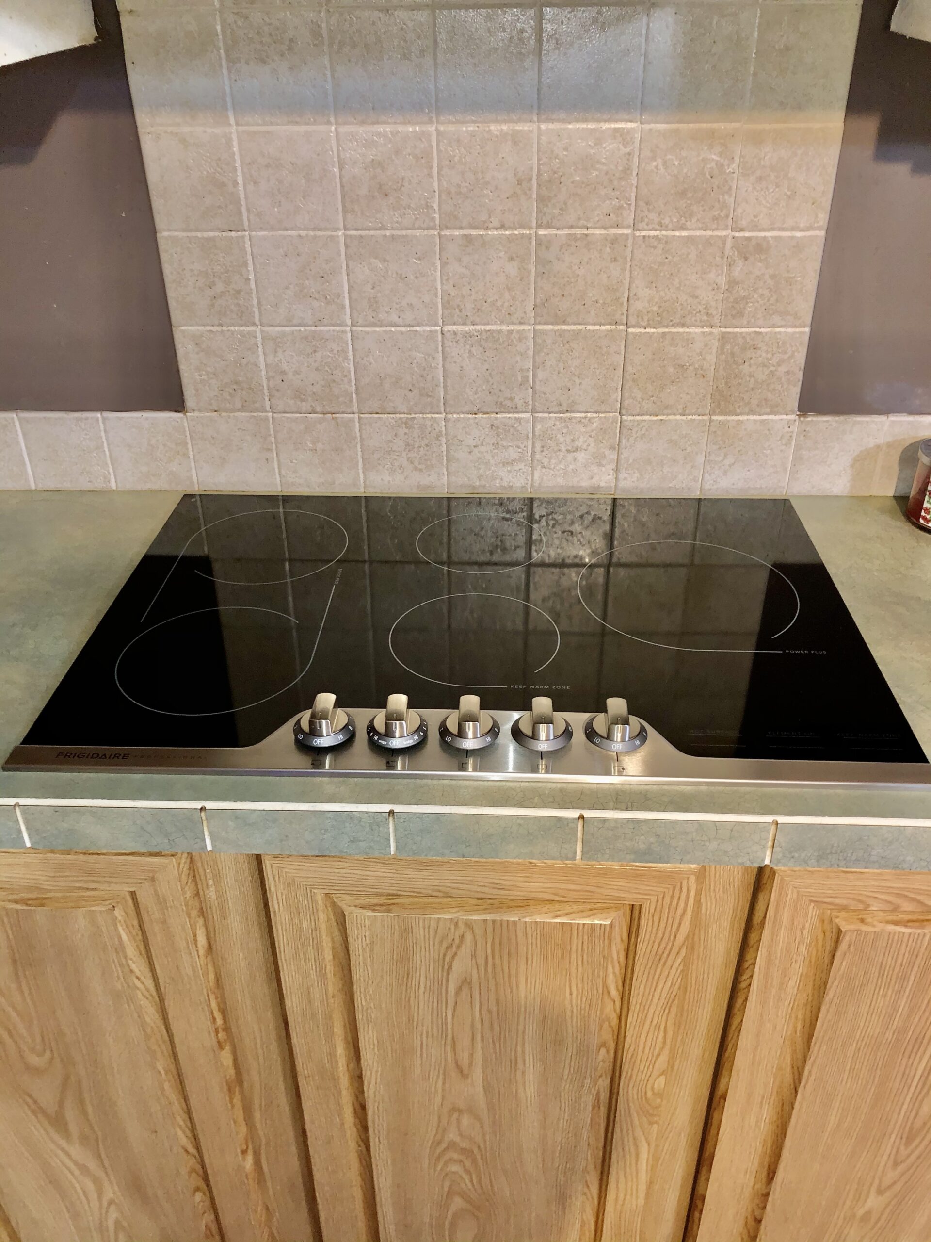 Frigidaire Professional 30 Inch Electric Cooktop, Ceramic Glass 5-Burner Flat Range with Stainless Steel Trim, FPEC3077RF customer photo 2