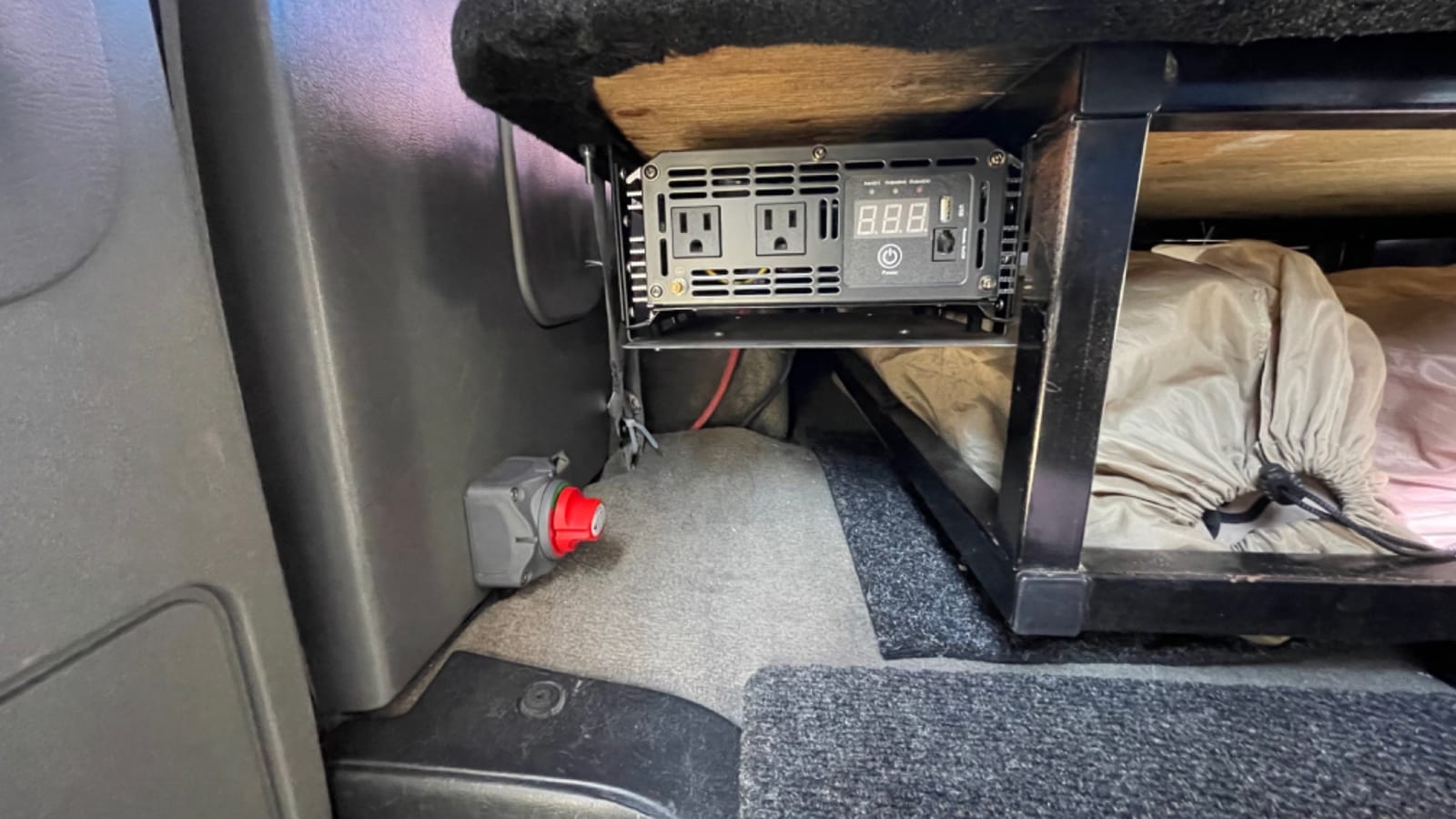 Renogy 200W 12V N-Type RV Solar Panel Kit with Adventurer 30A Controller | Adventurer 30A LCD PWM Charge Controller + Mounting Brackets for RVs, Boats, Trailers, Campers, Marine & Off - Grid Systems customer photo 1