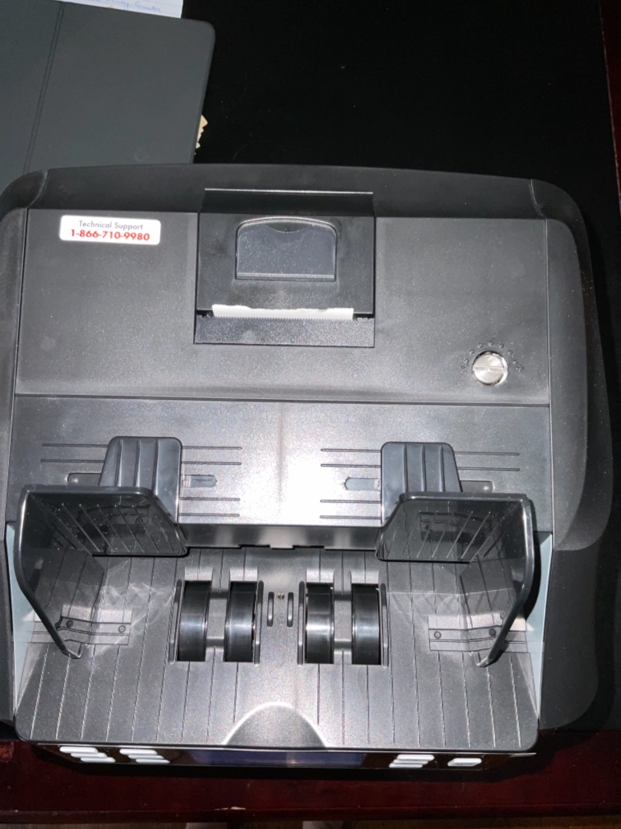 KOLIBRI UV/MG Money Counter Machine I UV/MG I Set Value Count I LCD Display I Business Grade I Dollar, Euro I Advanced UV/MG/IR/DD/HLF Detection I 1,500 Notes/Min I 1-Year Warranty customer photo 2