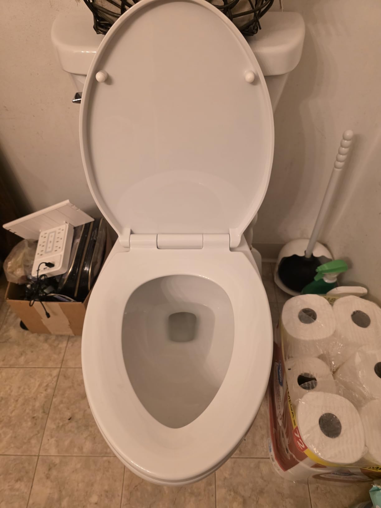 Delta Faucet Morgan Elongated Slow-Close White Toilet Seat with Non-Slip Seat Bumpers, White 811903-WH customer photo 1