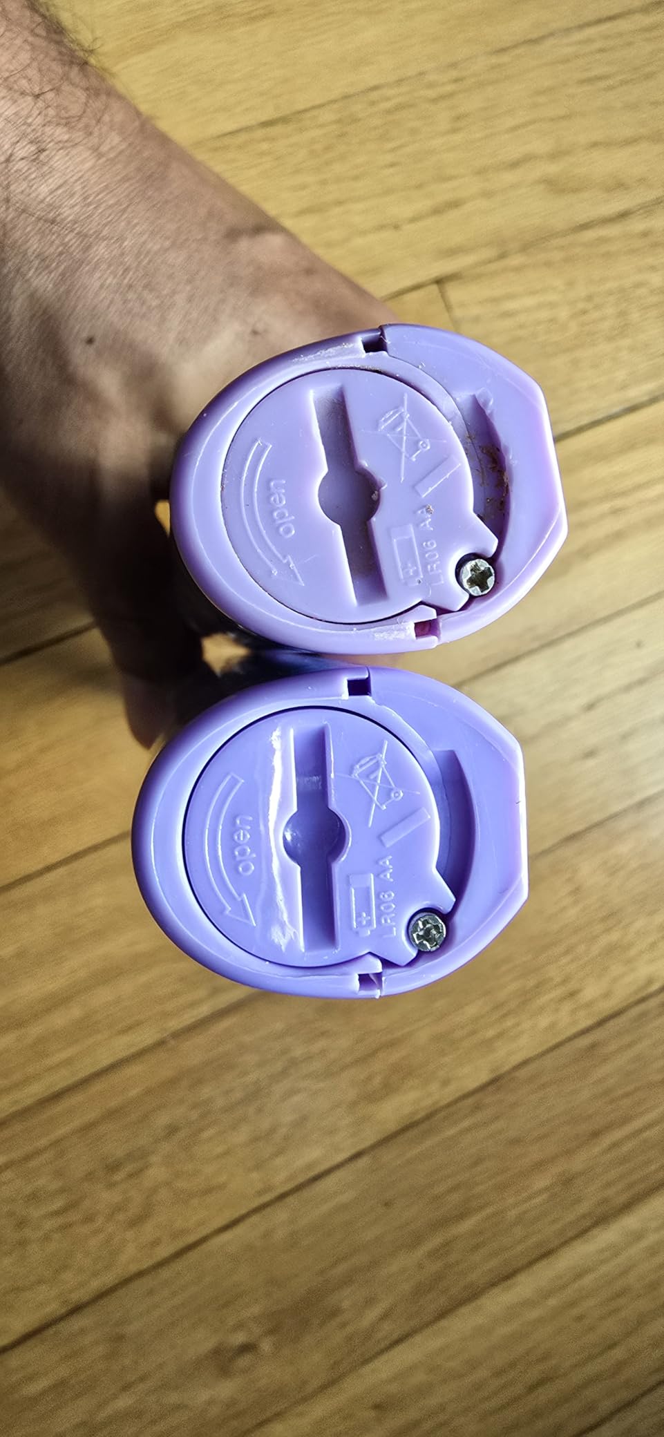 Oral-B Kids Battery Power Electric Toothbrush Featuring Disney's Frozen for Children and Toddlers age 3+, Soft (Characters May Vary) customer photo 2