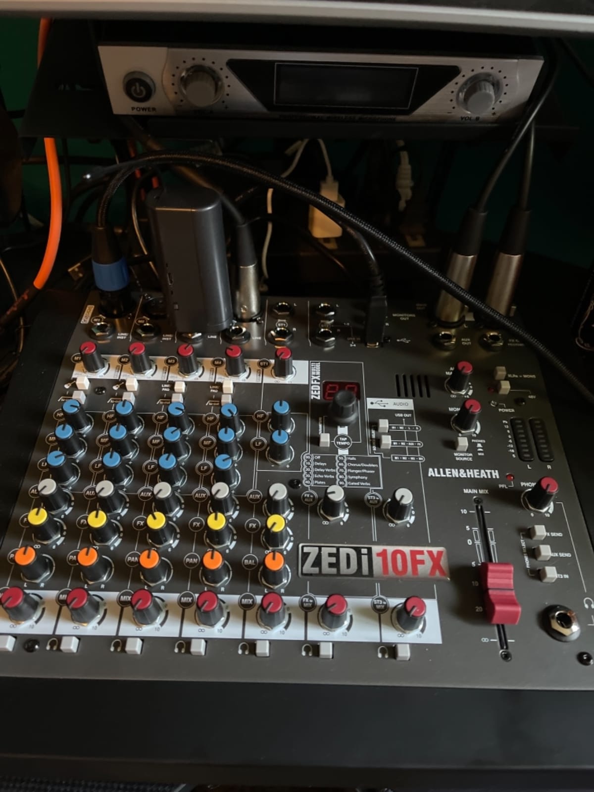 ZEDi-10FX - Compact Hybrid Audio Mixer/4x4 USB Interface with 61 Studio Quality FX (AH-ZEDi-10FX),Black | Compact Hybrid Audio Mixer/4x4 USB Interface with 61 Studio Quality FX customer photo 1