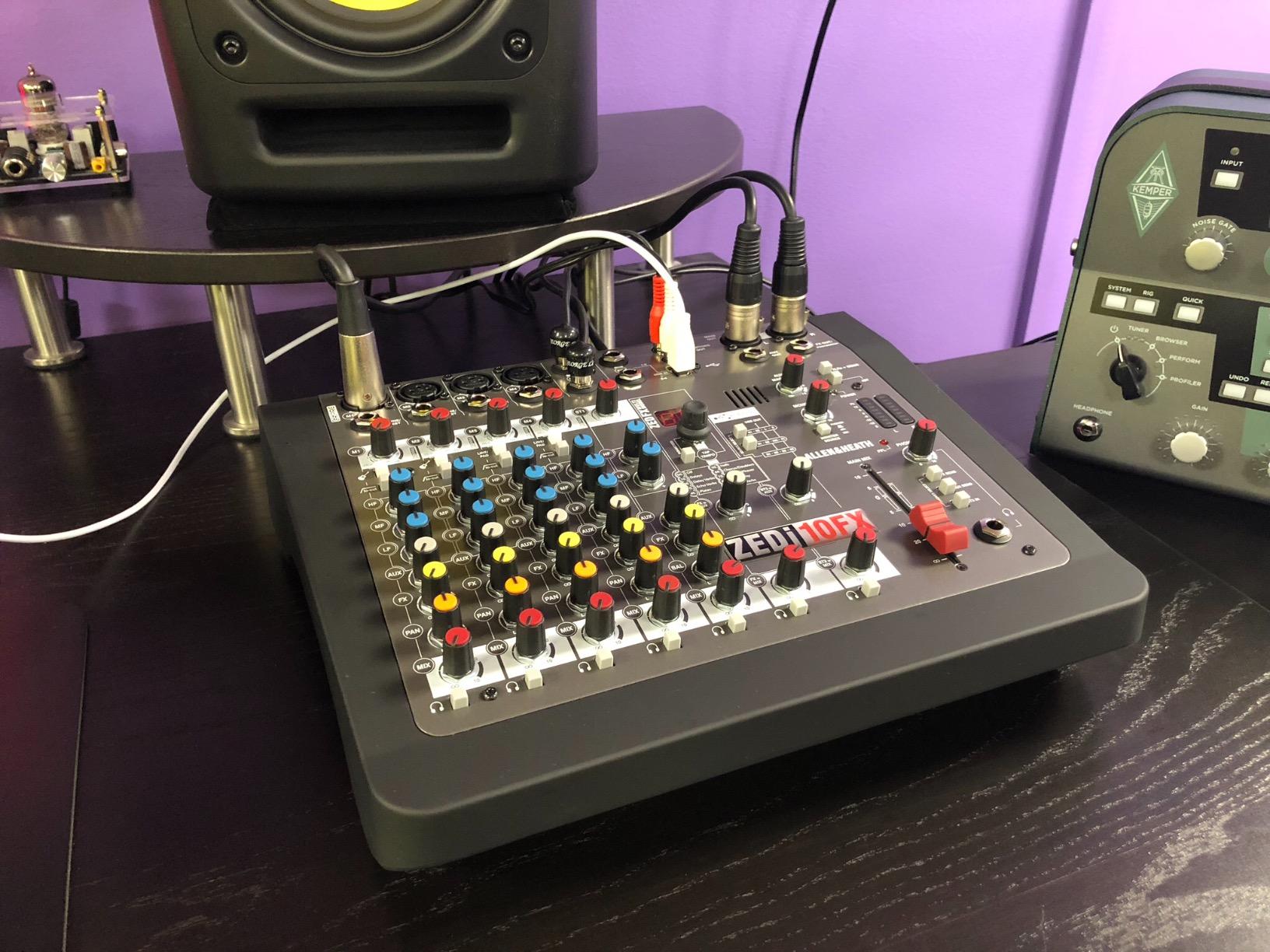 ZEDi-10FX - Compact Hybrid Audio Mixer/4x4 USB Interface with 61 Studio Quality FX (AH-ZEDi-10FX),Black | Compact Hybrid Audio Mixer/4x4 USB Interface with 61 Studio Quality FX customer photo 2