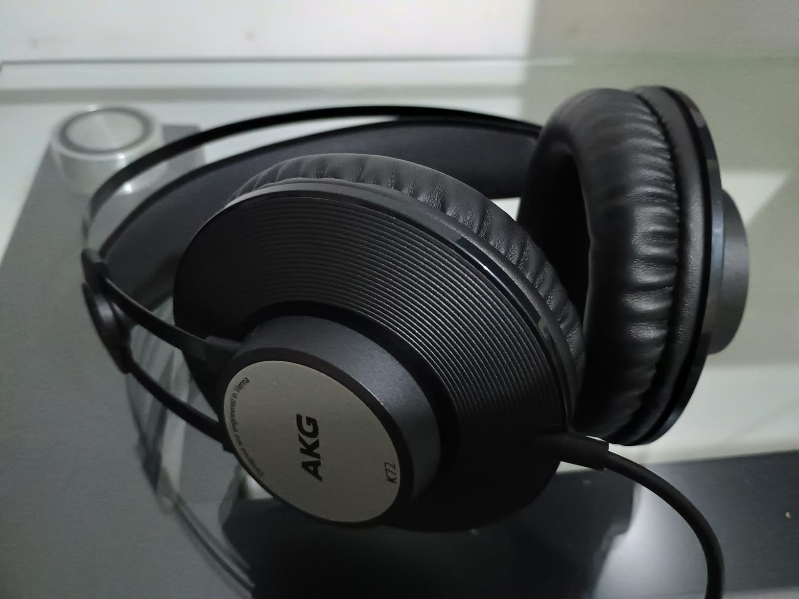 AKG Pro Audio K72 Over-Ear, Closed-Back, High-Sensitivity, High Output 40mm drivers, Studio Professional Headphone customer photo 2