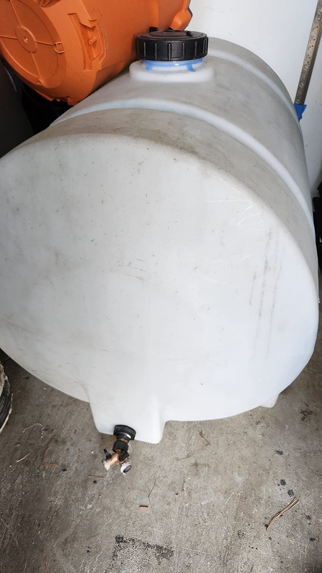 RomoTech 60 Gallon Polyethylene Water Storage Tank with Legs - Heavy-Duty Horizontal Liquid Storage Tank for Farms, Industrial or Chemical Use - UV-Resistant, Rustproof, BPA-Free Plastic Tank, 82123939 customer photo 1