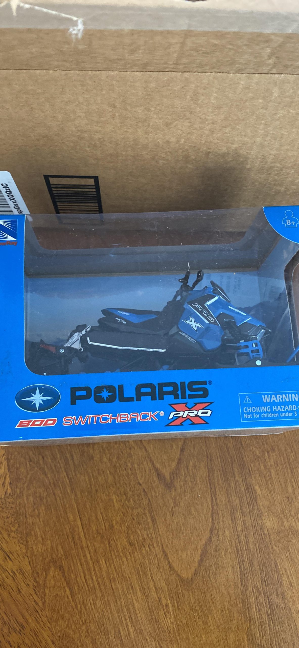 New Ray 57783 Polaris 800 Switchback Model Snowmobile White, 1/16 Scale Model customer photo 2