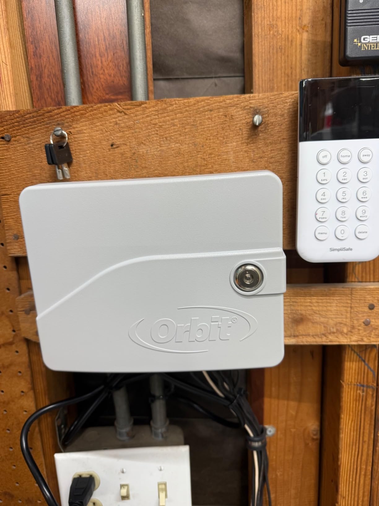 Orbit B-hyve Smart Indoor/Outdoor Sprinkler Controller - 12-Zone - App Controlled Smart Controller with Custom Irrigation Schedules - Weatherproof Multi-Zone Sprinkler System - 57950 customer photo 2