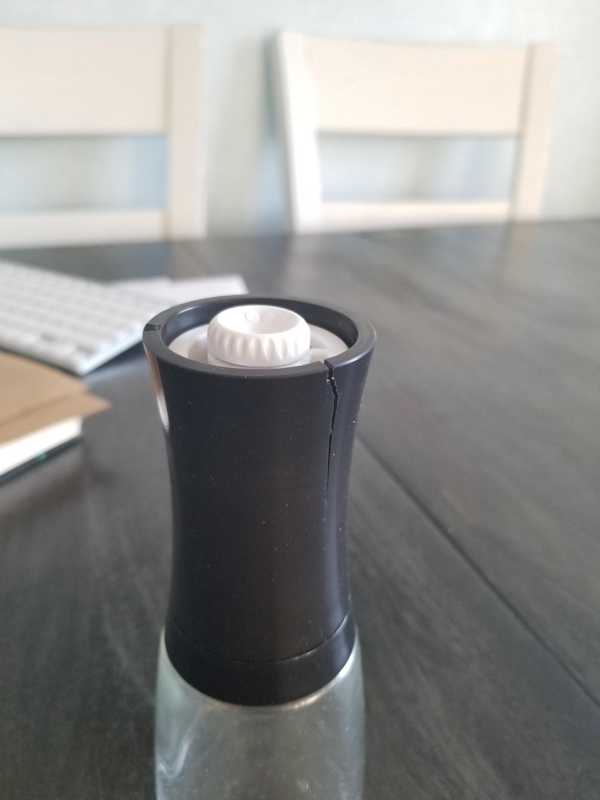 KYOCERA Ceramic Spice Mill - Adjustable Non-Reactive Salt and Pepper Grinder, Manual Operation customer photo 2
