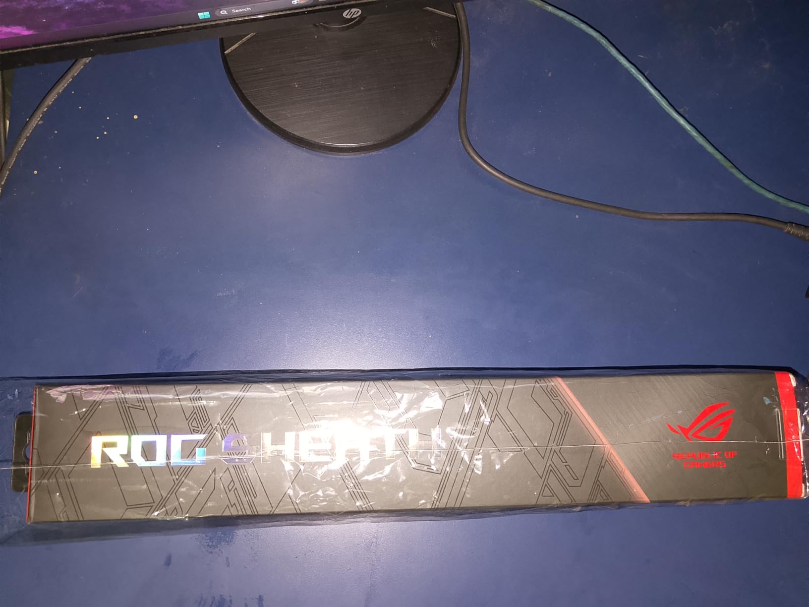 ASUS ROG Sheath Gaming Mouse Pad, Extra-Large - Extra-Large Surface, Pixel-Precise Tracking, Anti-Fray Stitched Edges, Non-Slip Base customer photo 1