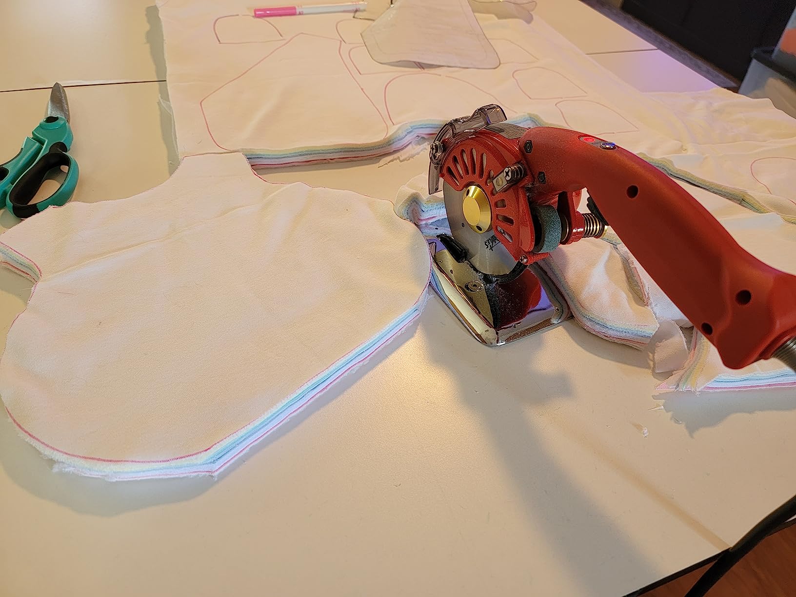Hercules HRK-100 5-Speed Electric Rotary Cutter for Cloth, Leather, Natural and Synthetic Fabrics – 4 Inch Single & Multi-Layer Round Knife Cutting Machine customer photo 1