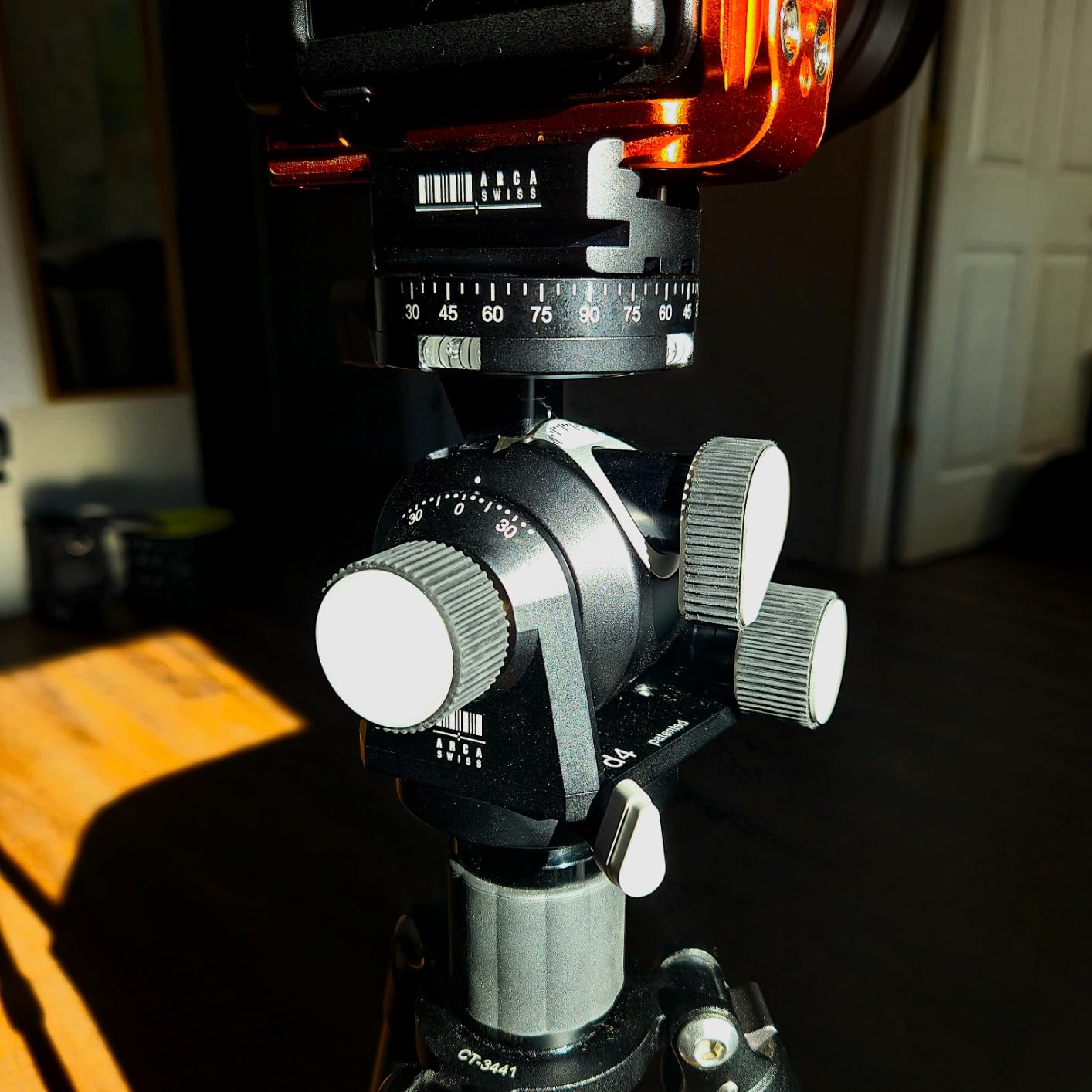 Arca Swiss d4 Geared Tripod Head with Quick Set Classic Device (Plate Not Included) customer photo 1