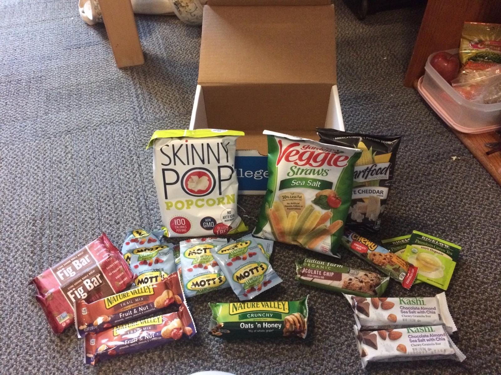 COLLEGEBOX Healthy Snack Box (35 Count) Back to School Variety Pack Care Package Gift Basket Kid Men Women Adult Nuts Health Nutrition Assortment College Graduation customer photo 2