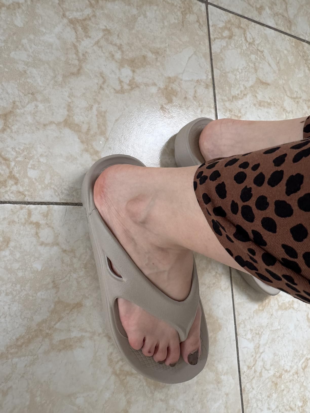 OOFOS OOriginal Recovery Sandal - Women's and Men's customer photo 1
