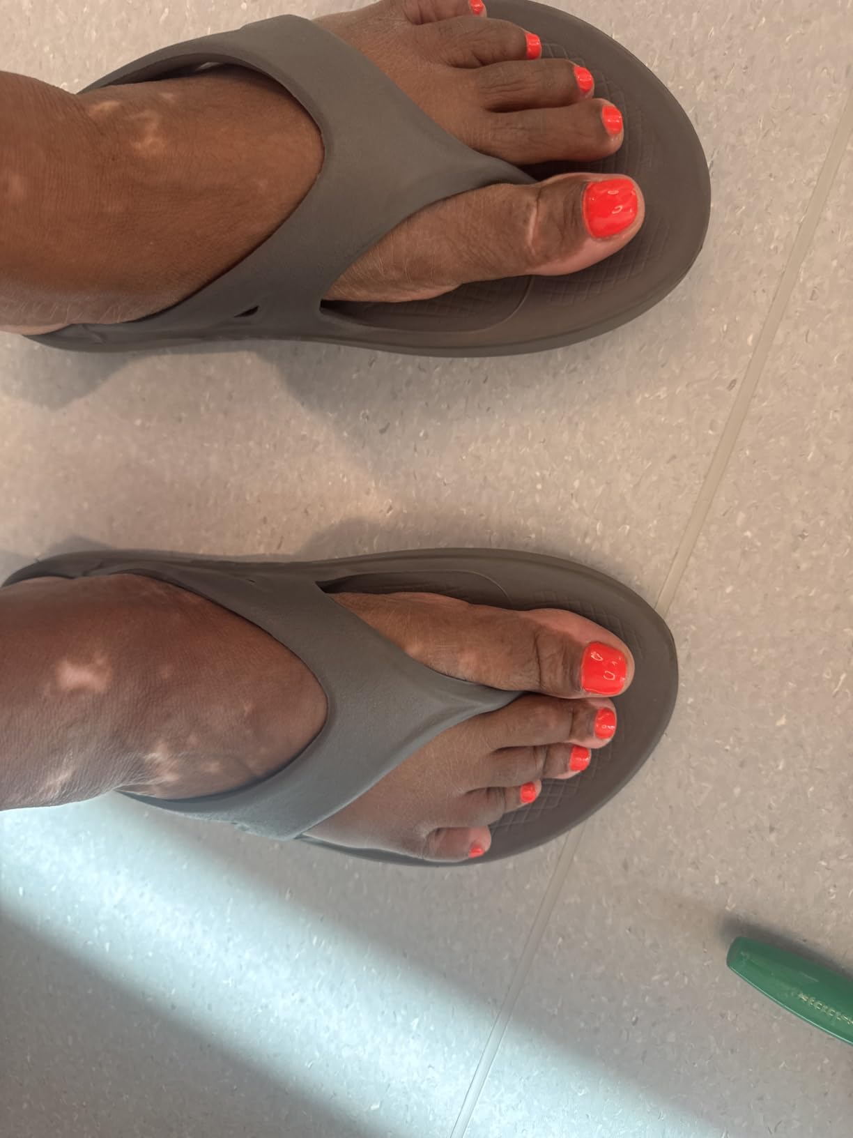OOFOS OOriginal Recovery Sandal - Women's and Men's customer photo 2