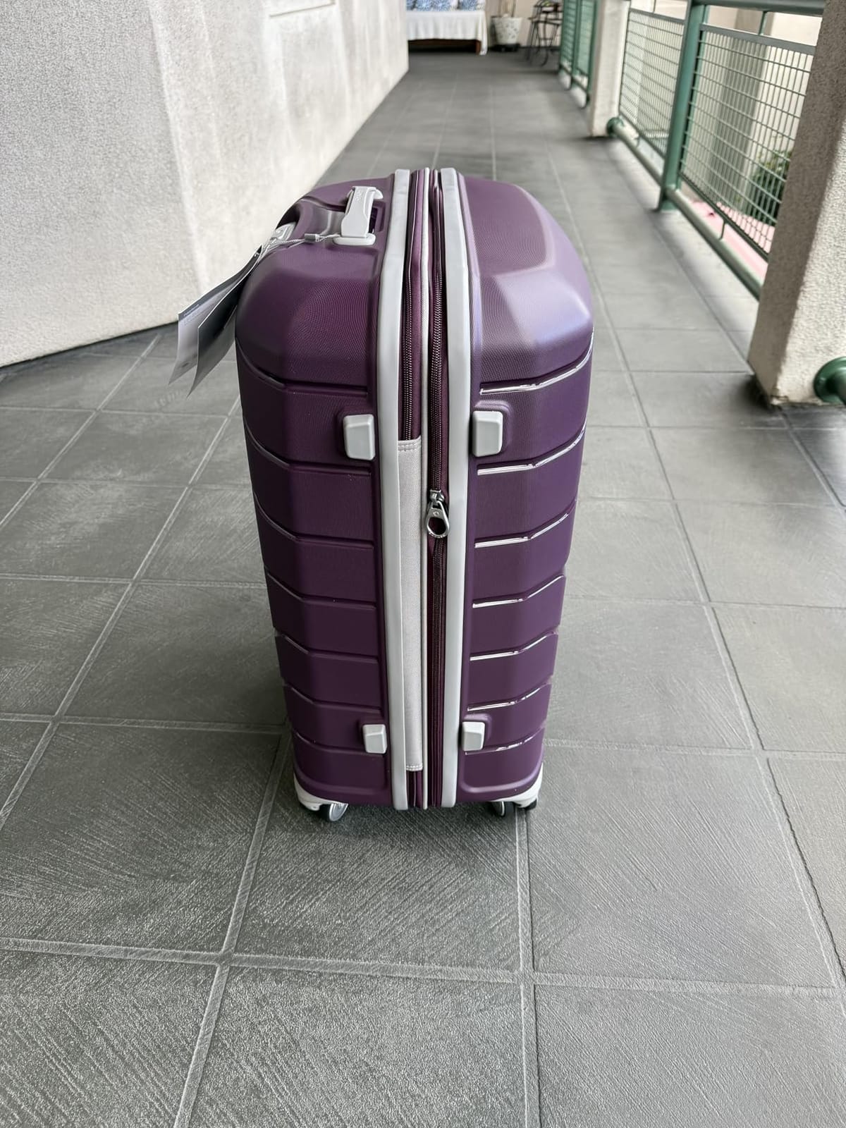 Samsonite Freeform Large Checked Luggage with Dual 360° Spinner Wheels - TSA Lock, Airline-Approved - Lightweight Durable Polypropylene Expandable Hardshell - Black customer photo 2