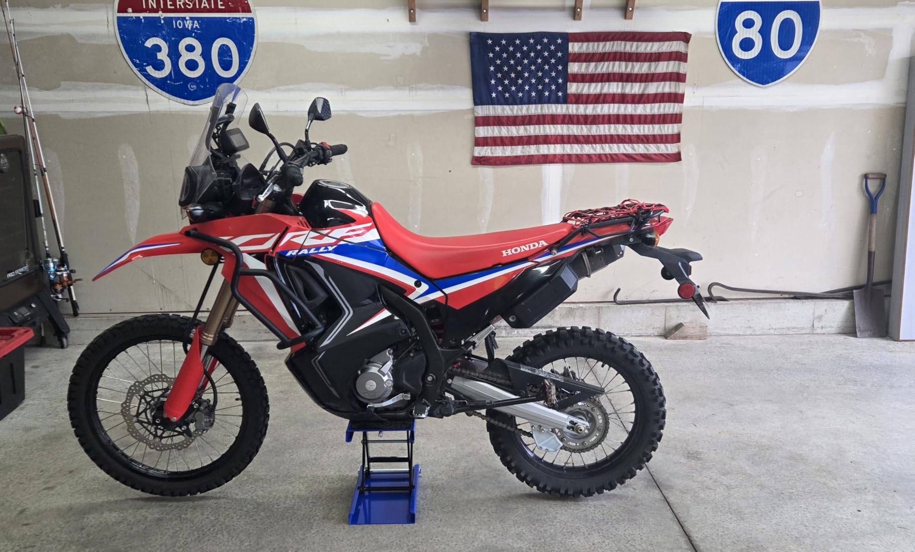 OMT 1100lb Motorcycle Scissor Lift Jack Wide Deck Motorbike Hoist Stand | Center Stand For ATV Dirt Bike Cruiser; T Handle And 3/8 Inch Socket; 3.7 To 14.6 Inch Lift; 5 Locking Holes; Chain Brush customer photo 2