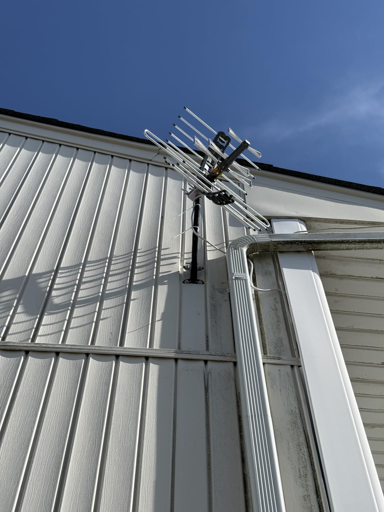 GE Outdoor HD Digital TV Antenna, Long Range Smart TV Antenna | Supports 4K 1080P HD Smart TV VHF UHF, J Mount Included for Attic or Outdoor, Weather Resistant, 29884 customer photo 2