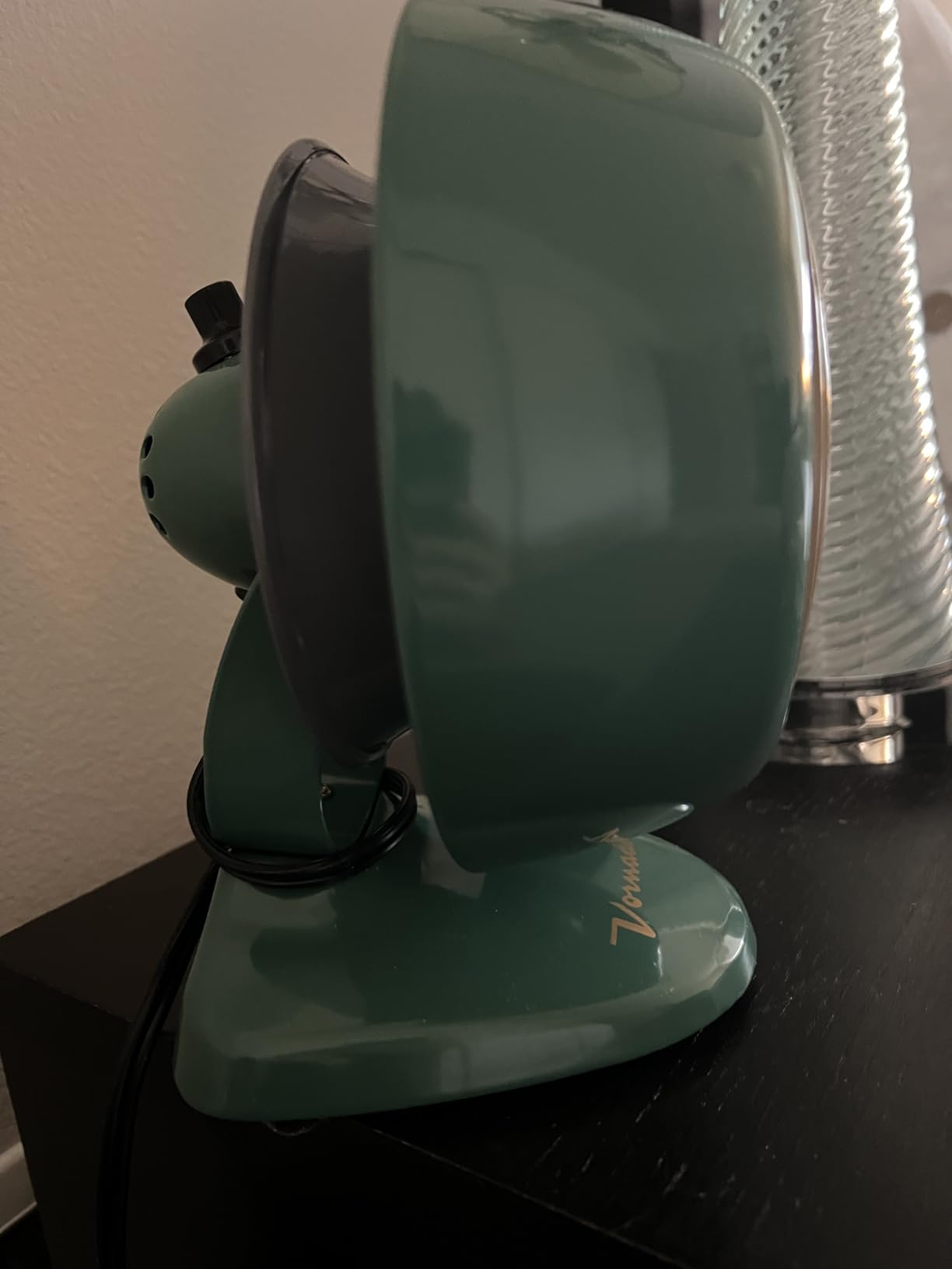 Vornado VFAN Mini Classic Vintage Metal Desk Fan, 2-Speed, Adjustable Tilt, Personal Air Circulator for Bedroom, Office, Dorm Room, Portable Quiet, Vintage Green customer photo 2