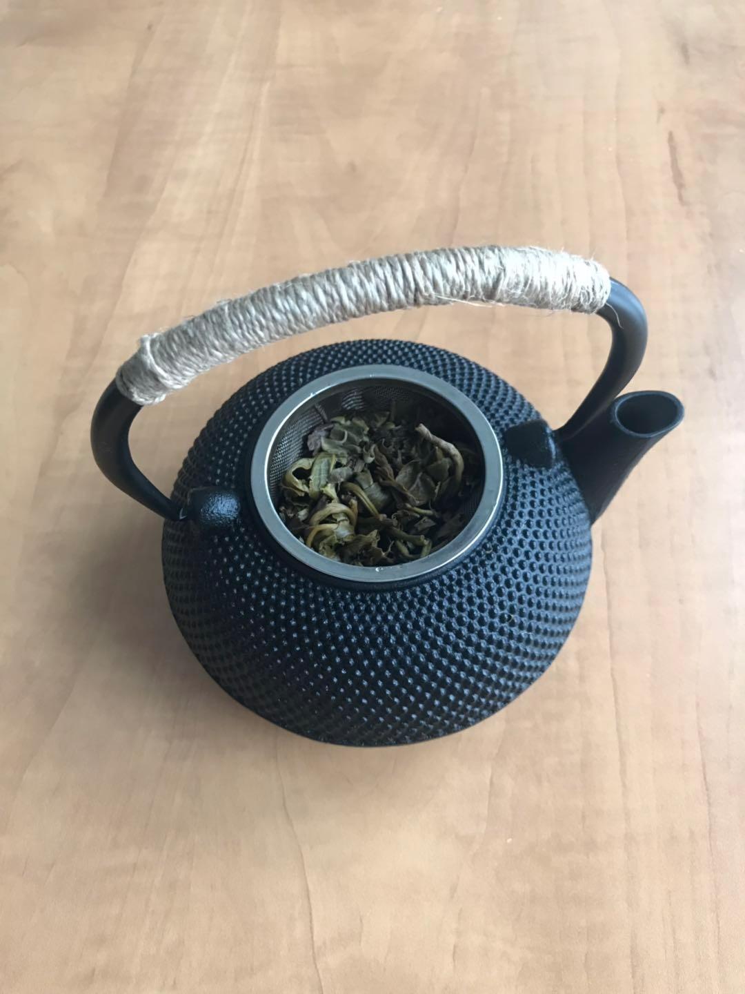 suyika Japanese Tetsubin Cast Iron Teapot Tea Kettle pot with Stainless Steel Infuser for Stovetop Safe Coated with Enameled Interior 22 oz/650 ml | Teapot Tea Kettle pot with Stainless Steel Infuser for Stovetop Safe Coated customer photo 2