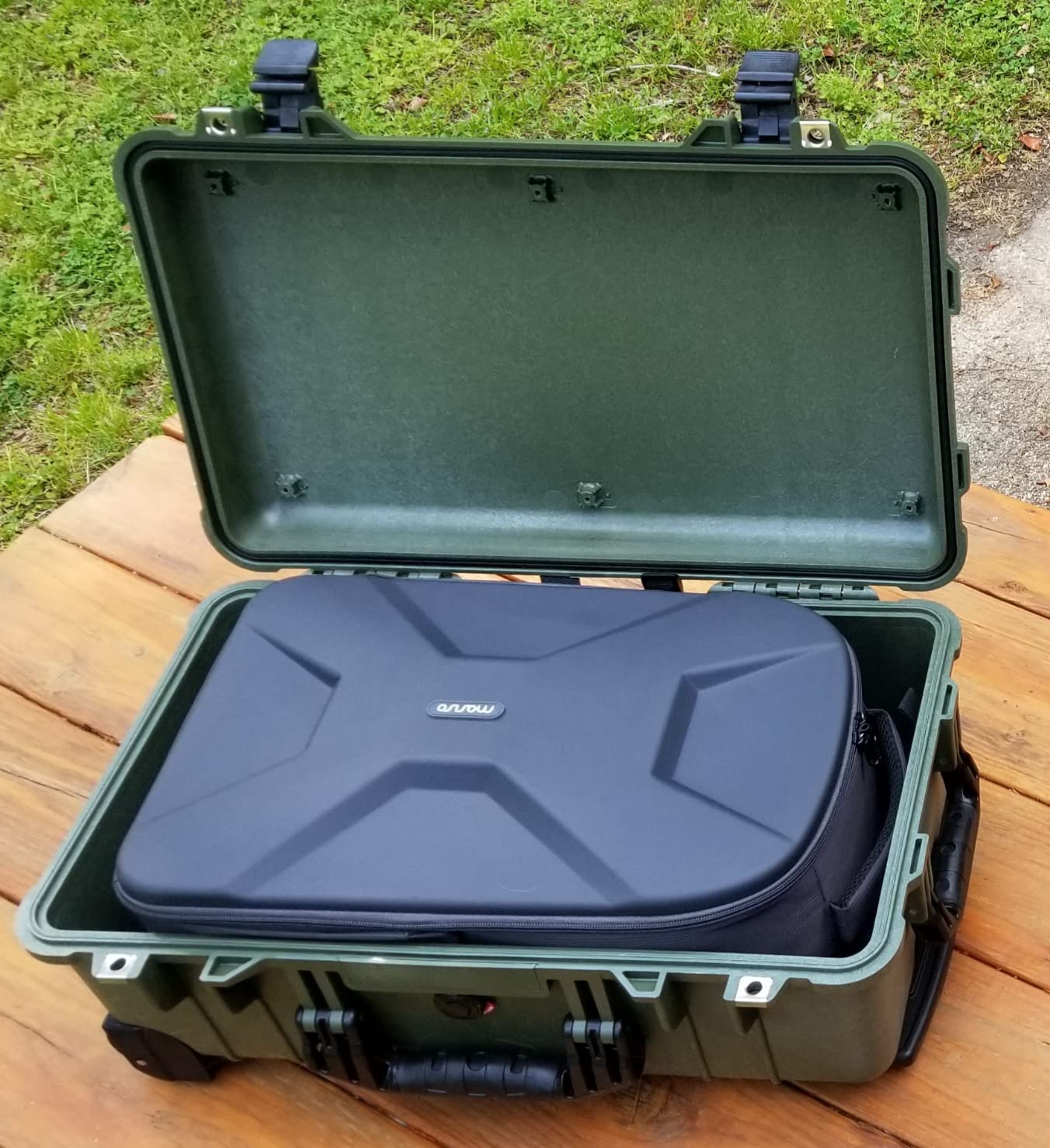 Lowepro Tahoe BP 150, Camera Bag, Lightweight Compact Camera Backpack for Cameras, CSC, DJI Spark Drone, Mica Pixel Camo, 27.5 x 21.7 x 40.3 cm, Medium, LP37056-0WW customer photo 1