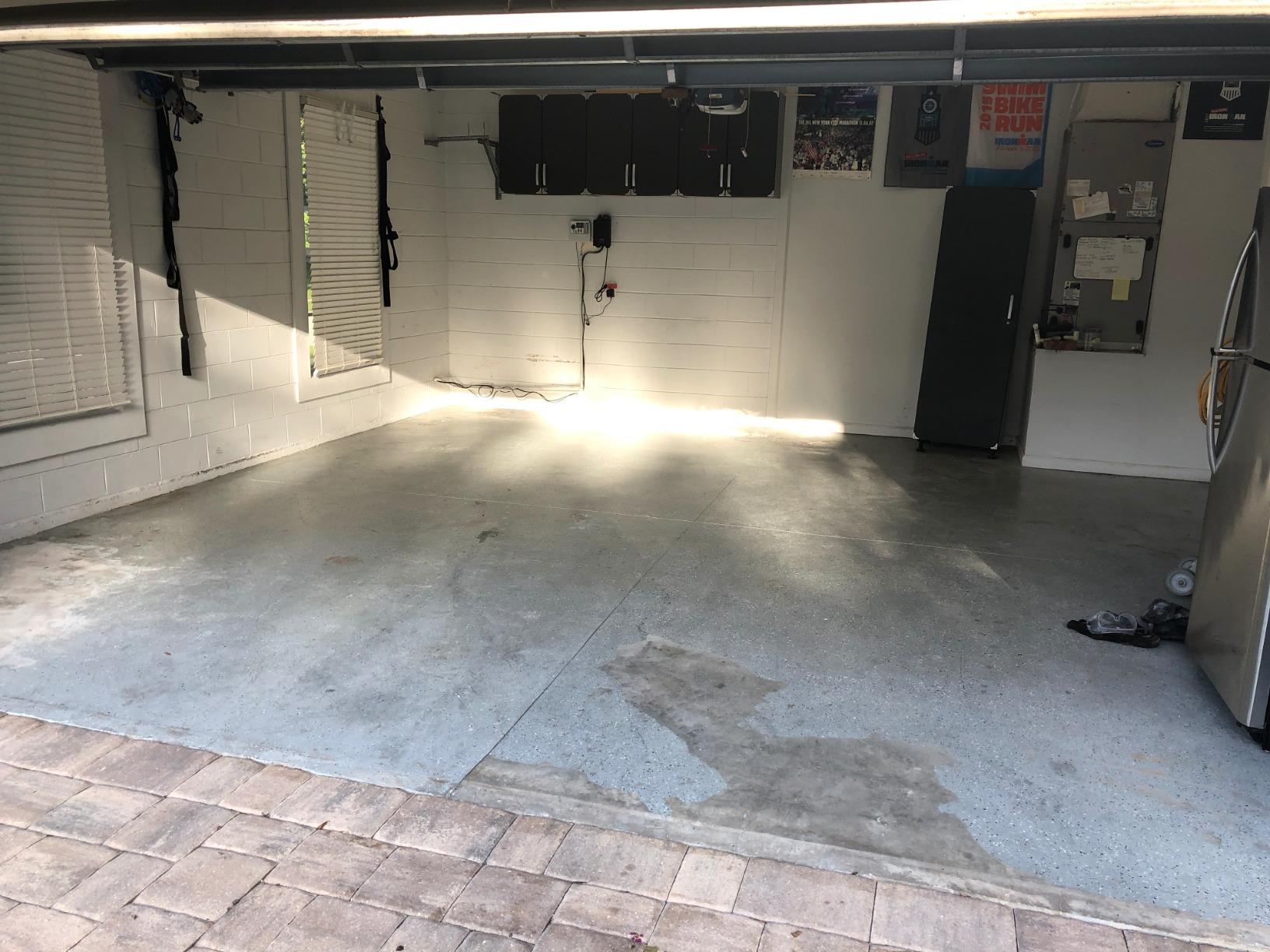Rust-Oleum RockSolid Polycuramine High Gloss Gray Garage Floor Coating | 20X Stronger Than Epoxy, Resists Hot Tire Pickup, Self-Leveling Formula, Stain Resistant, Covers 500 Sq Ft, 2.5 Car Kit customer photo 1