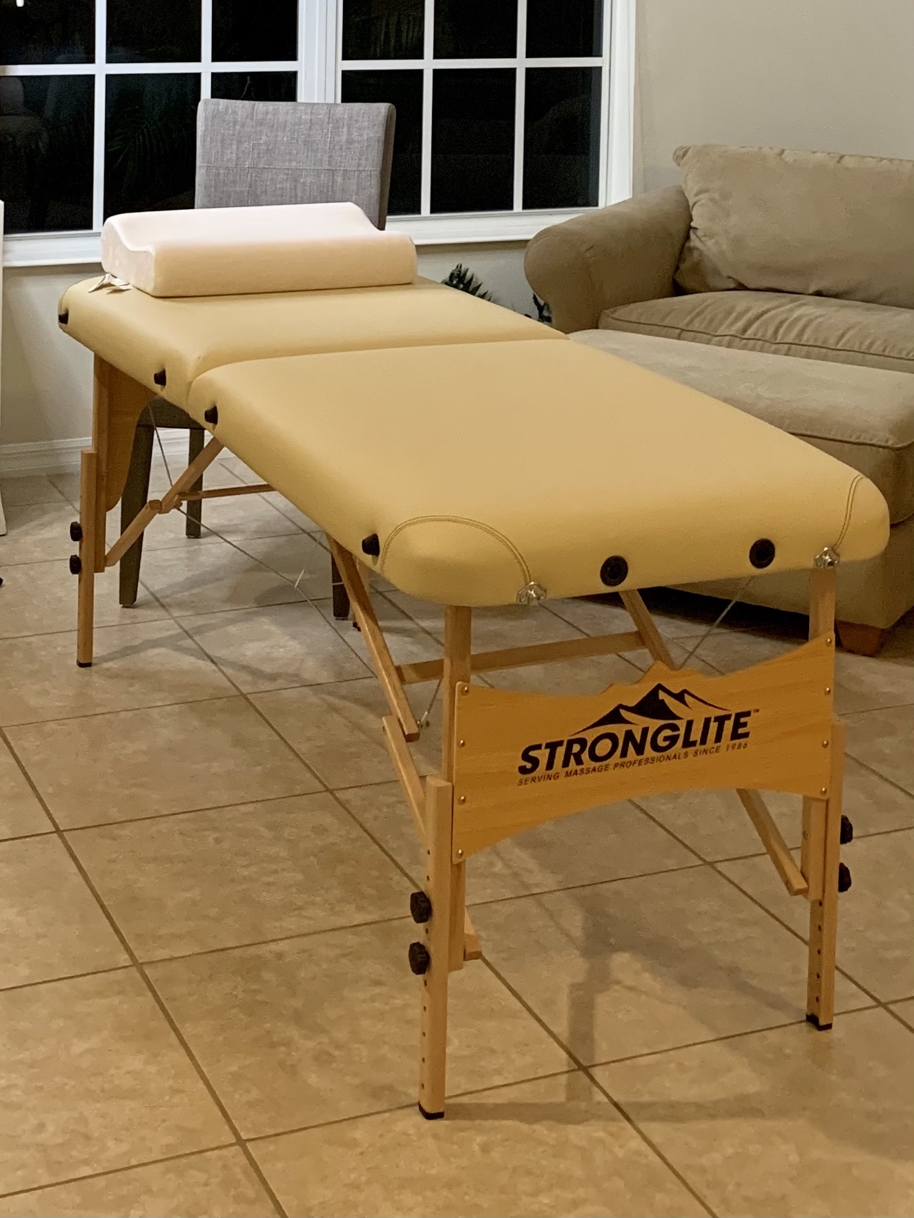 STRONGLITE Portable Massage Table Package Shasta - All-In-One Treatment Bed w/ Adjustable Face Cradle, Pillow & Carrying Case, Black customer photo 2