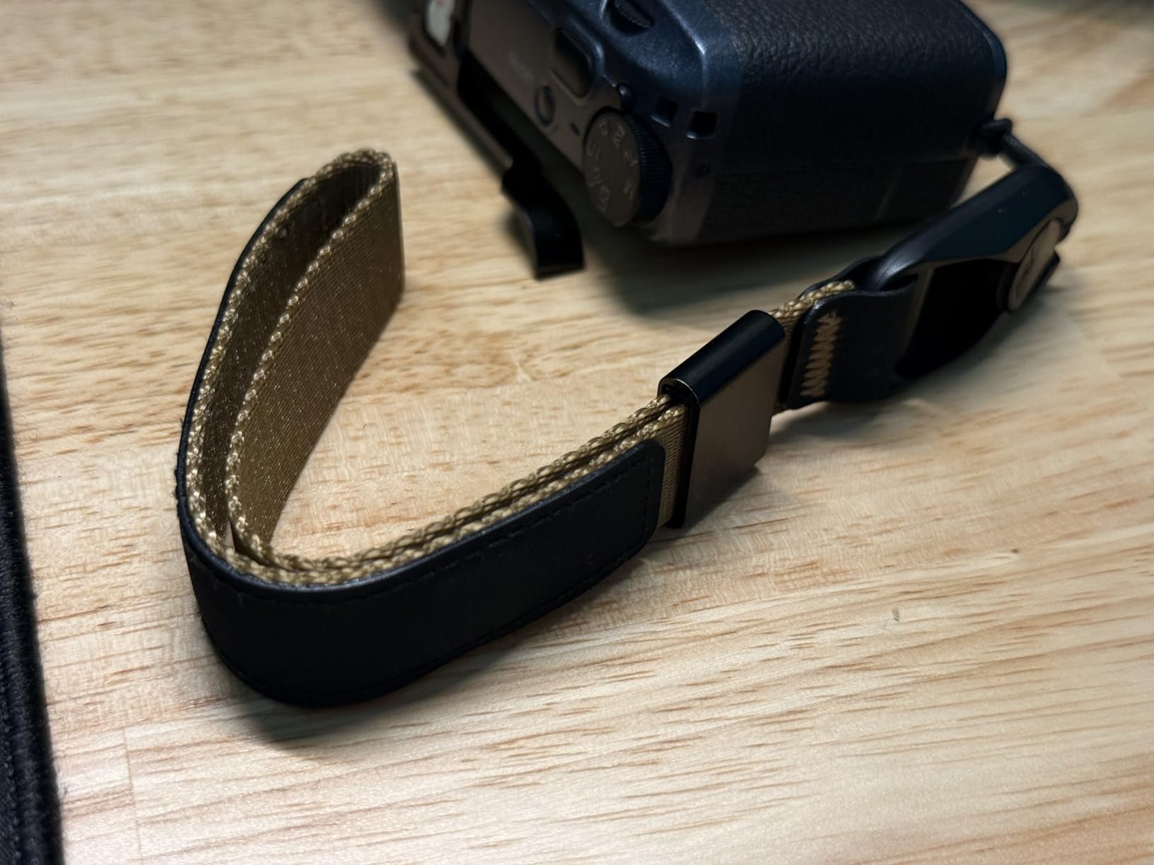 Peak Design Cuff Camera Wrist Strap, Compatible with DSLR, Compact and Point-and-Shoot Cameras, Low Profile, Quick Release customer photo 2