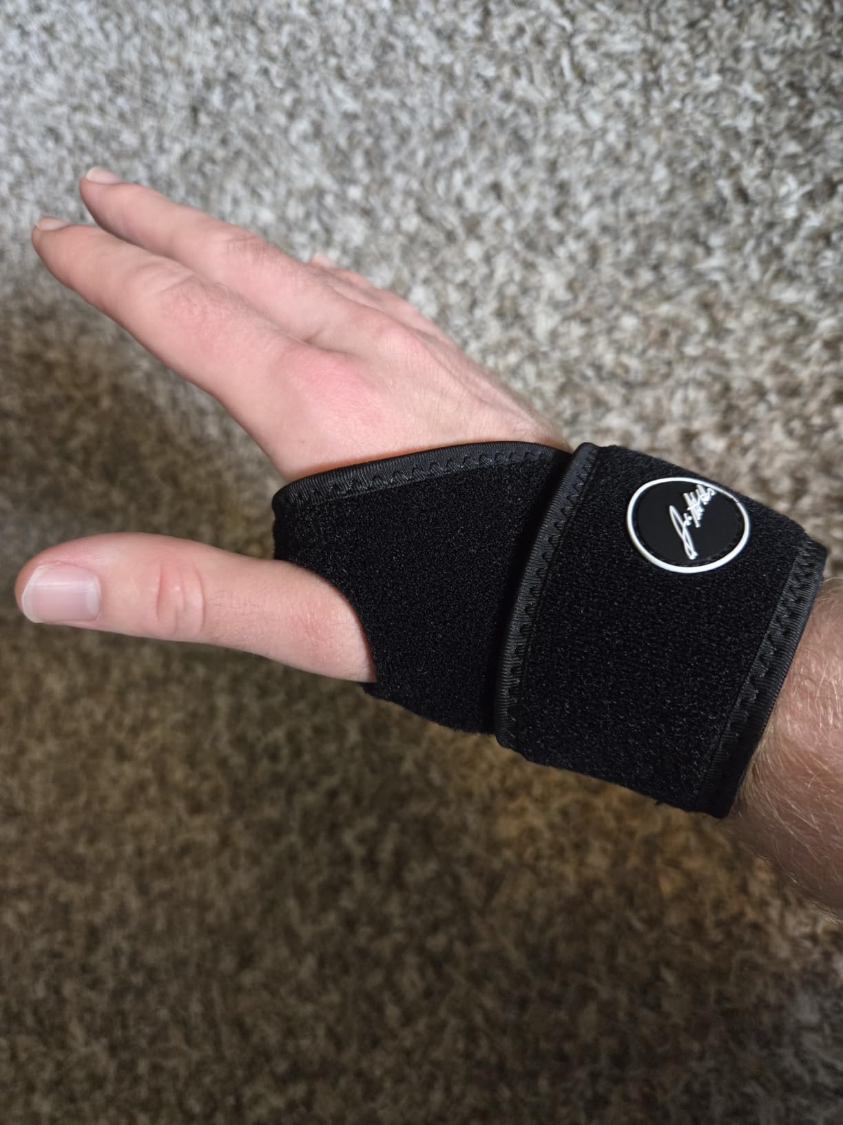 Doctor Developed Wrist Brace, Wrist Wraps for Carpal Tunnel Arthritis, Tendonitis, Hand Support, Ideal for Fitness, Weightlifting - Handbook Included (Wrist Brace 1 Pack) customer photo 1