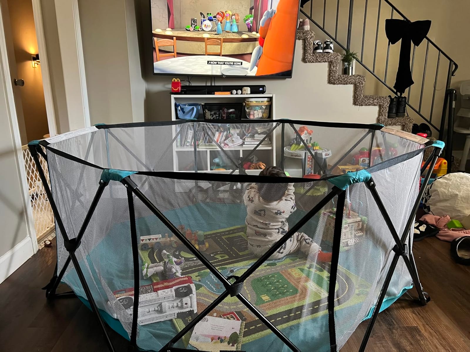 Regalo Safety My Play Deluxe Extra Large Baby Playpen & Portable Play Yard, Foldable 8-Panel Indoor Outdoor Playpen for Babies & Toddlers, Mesh Sides, Washable Nylon Bottom, 62