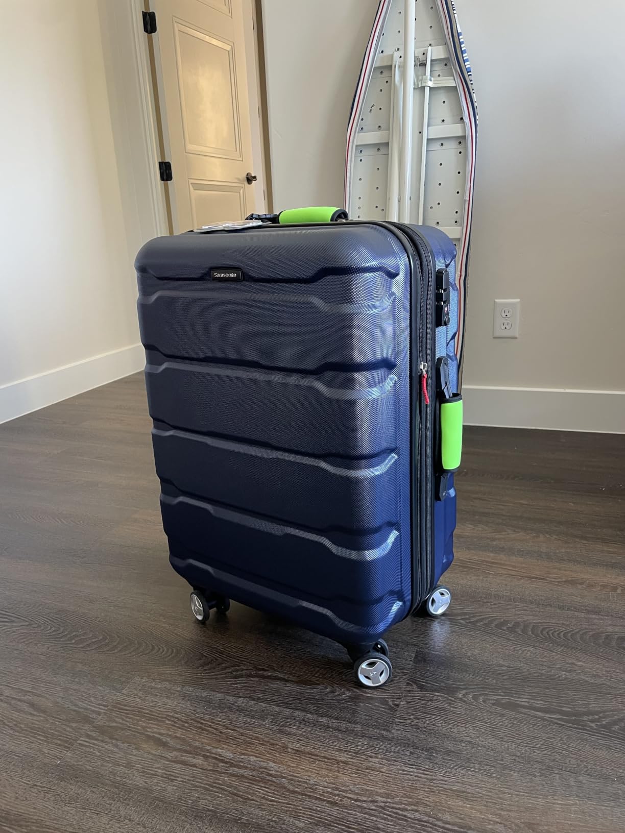 Samsonite Omni PC Hardside Expandable Luggage with Spinner Wheels, Silver, 3-Piece Set (20/24/28) customer photo 1