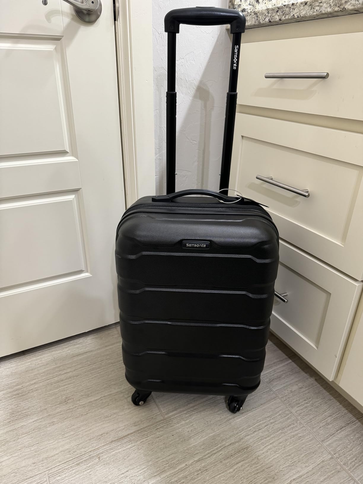 Samsonite Omni PC Hardside Expandable Luggage with Spinner Wheels, Silver, 3-Piece Set (20/24/28) customer photo 2