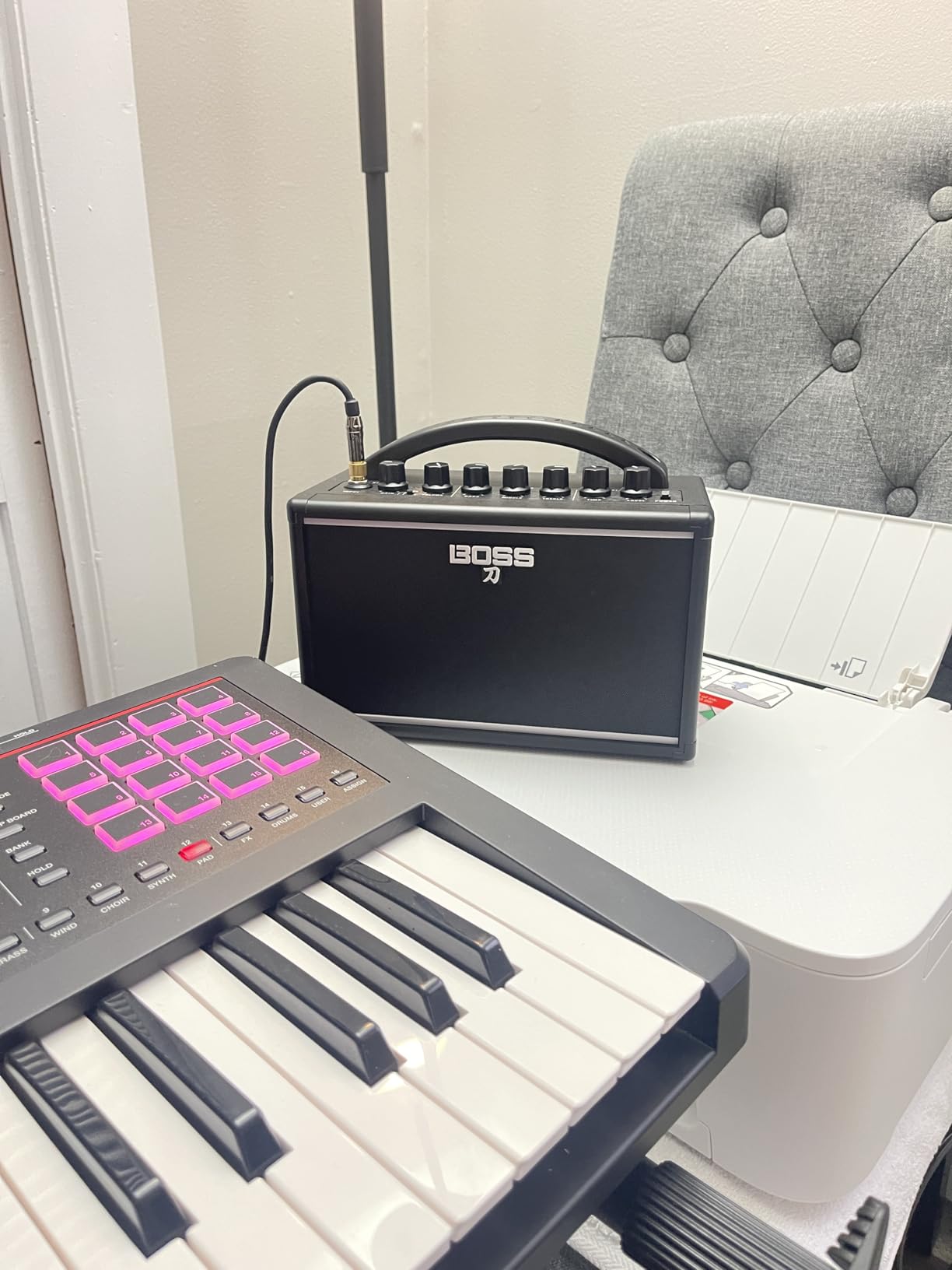Boss Katana Mini 7-Watt Combo Amp | Ultra-compact, Travel-ready customer photo 1