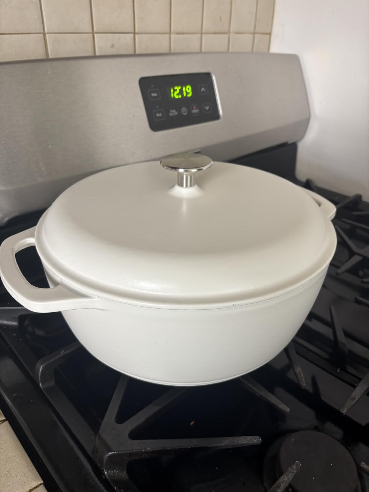 Amazon Basics Enameled Cast Iron Dutch Oven Pot with Lid, Round, Dual Handles, Heavy-Duty, Oven Safe for Stews, Roasting, Baking, 6-Quart, Blue customer photo 2