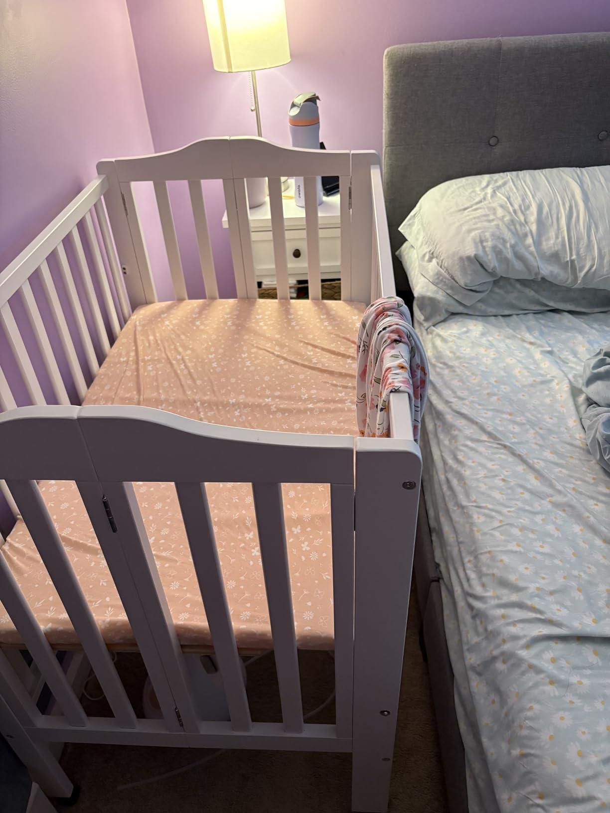 Delta Children Folding Portable Mini Baby Crib with 1.5-inch Mattress - Greenguard Gold Certified, Grey customer photo 2