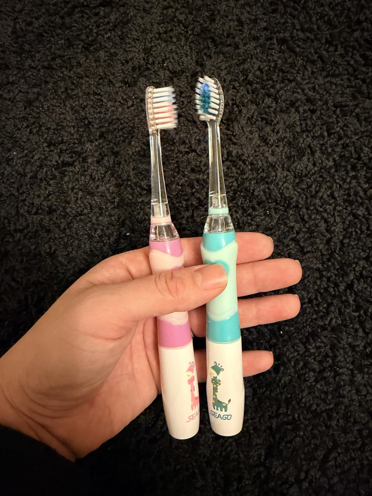 SEAGO Kids Electric Toothbrush with Timer, LED Light, AAA-Powered, 4 Heads, Extra-soft bristles and rainbow LED with 4 brush heads, IPX7 waterproof customer photo 2