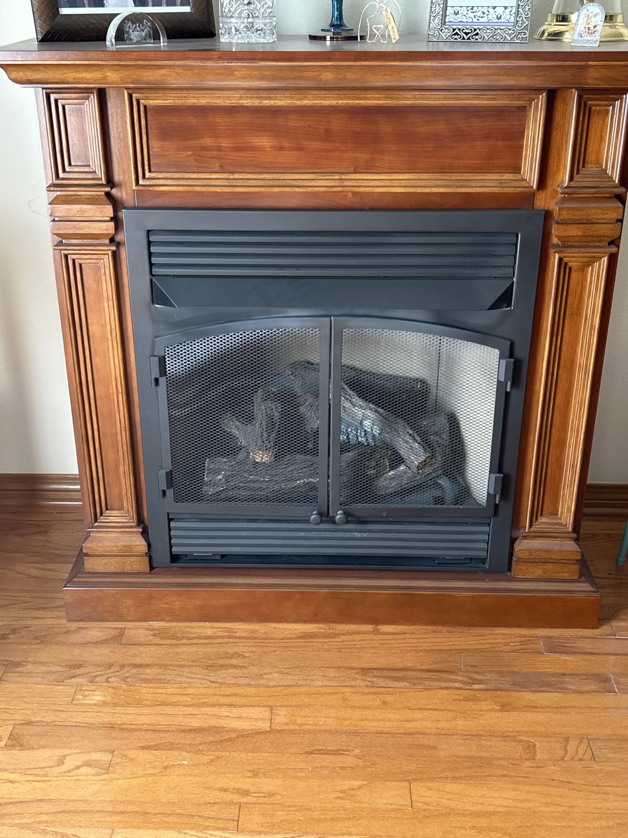 Duluth Forge Dual Fuel Ventless Gas Fireplace with Mantel - 32,000 BTU, T-Stat Control, Apple Spice Finish - Model# DFS-400T-2AS customer photo 1
